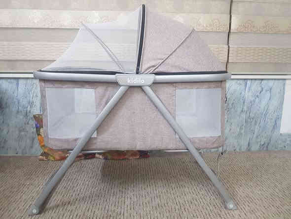 سرير طفل استعمال شهرين نظيف جدا السعر ٧٥ الف وبي مجال قليل للتواصل *********** أربيل
