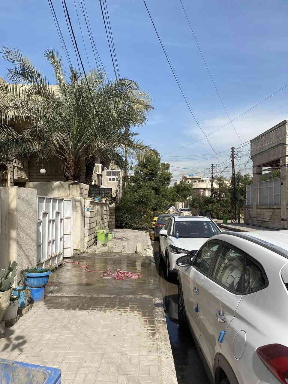 ✨ فرصة سكن واستثمار مميزة ✨

بيت في أفضل مناطق البلديات – حي العلماء
موقع هادئ خلف المصرف وقريب من جميع الخدمات

� الموقع: البلديات – حي العلماء، خلف المصرف

📐 مساحة الأرض: 200 متر مربع
📏 الواجهة: 10 متر
📏 النزال: 20 متر

🔸 تصميم عملي بطابقين
🔸 4 غرف نوم
🔸 صالة واستقبال مريحة
🔸 حديقة خاصة + كراج سيارة
🔸 واجهة 10م تعطيك قابلية تطوير مستقبلية

مناسب للسكن العائلي أو للاستثمار �

السعر: (يُذكر عند التواصل)
📞 للاستفسار والمعاينة: (***********
