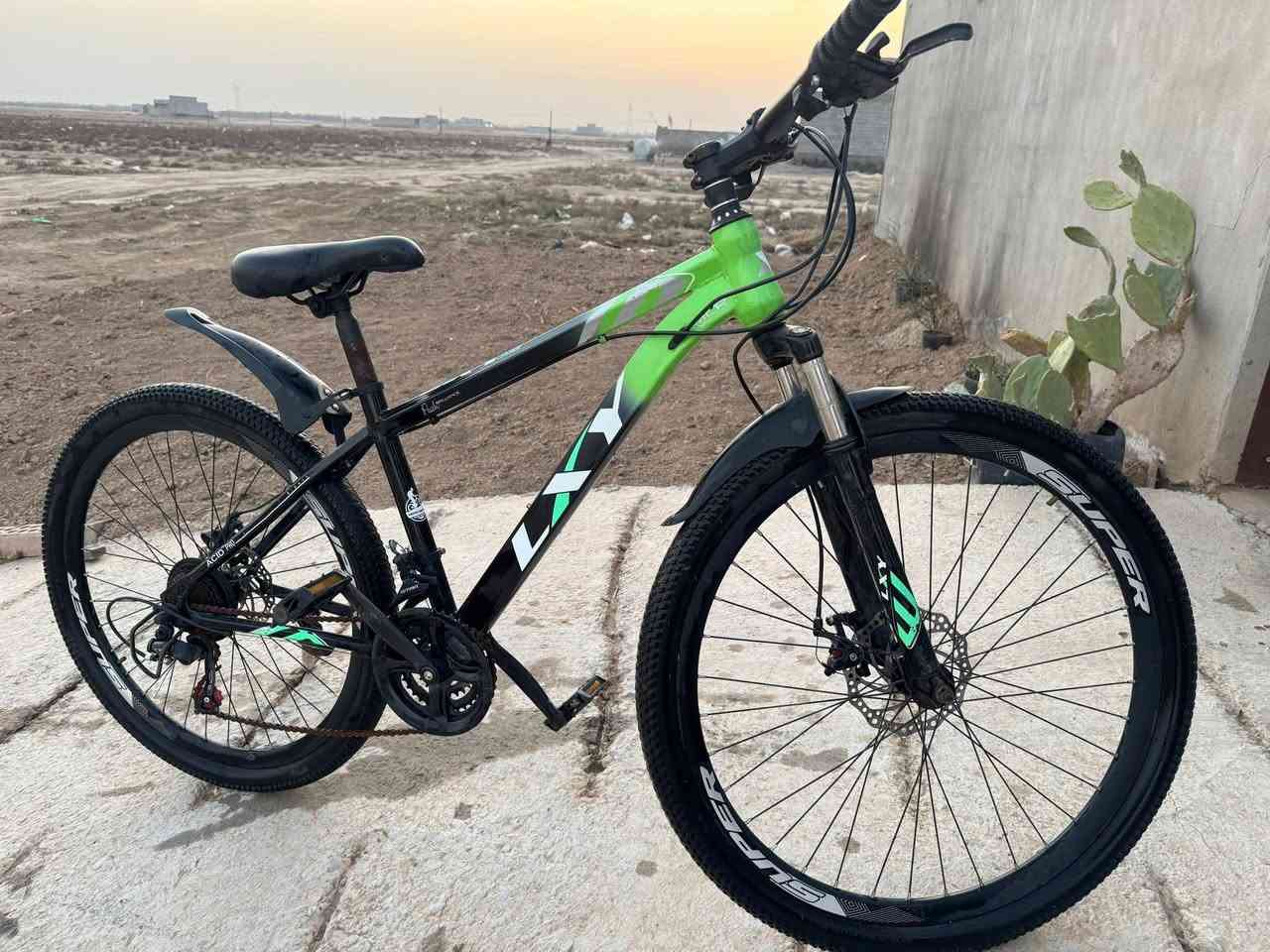 السلام عليكم
للبيع بايسكل جبلي (MTB) بحالة زينة 👍

• الماركة: LIV
• قياس الإطار: 26 إنچ
• تعليق أمامي
• فرامل دسك أمامي وخلفي
• 21 سرعة
• مناسب للشوارع والطرق الترابية

البايسكل استخدام شخصي، شغال تمام وما محتاج شي
______________________________
وبايسكل الثاني مدينة نظيف للبيع
الماركة: LE CIENE
النوع: City Bike (مريح، إطار منخفض)
القياس: 14
_____________________
رايدهن ثنينهن ب160 الف وبيهن مجال 
الاستفسار عبر الرقم: ***********
