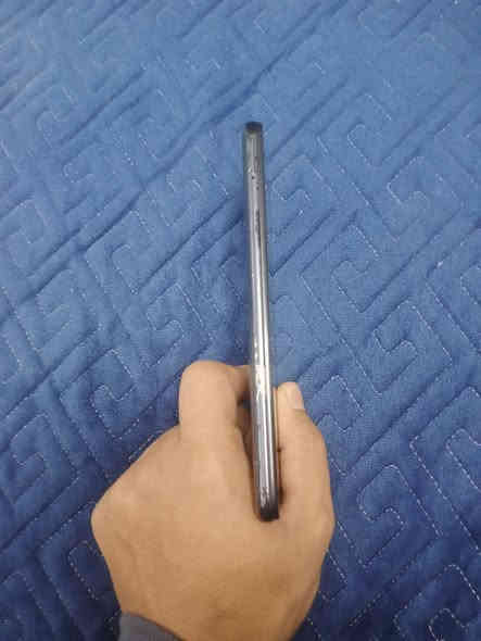 سلام عليكم
A70
ذاكره 128
شحن تايبسي سريع 
جهاز كله شغال عده بصمه بسبب شاشا مبدله فقط لباقي كله شغال 
سعر75وبي مجال
***********
