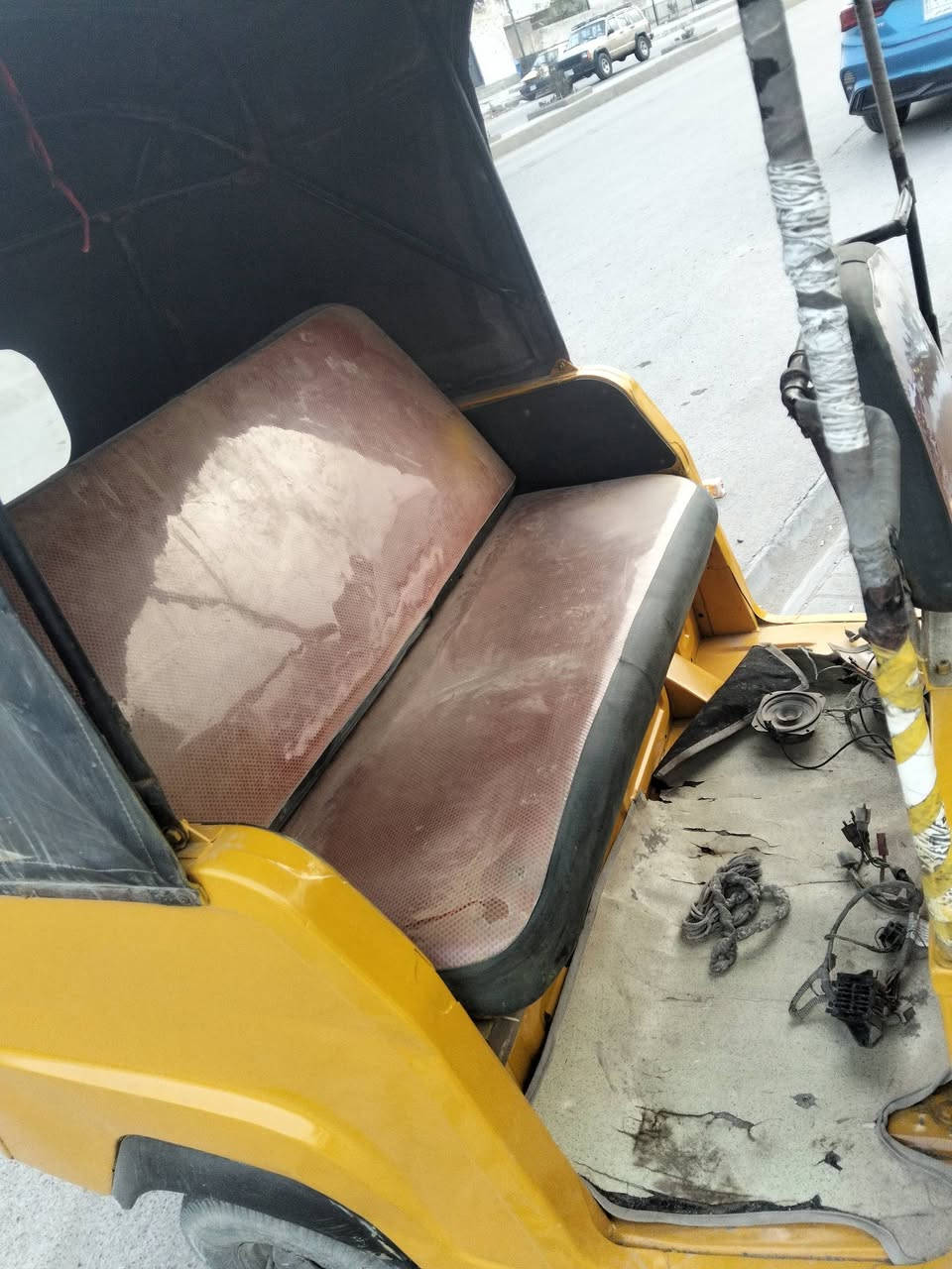 سلام عليكم تكتك بياجو للبيع مستعجل على بيعته التكتك نضيفه و حلوه كهربائيات شغاله موديل2018 سعر 1700رقم بلديه اوراق كامله الرقم ***********
