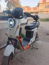 دراجة شحن نوع: R9 pro HIs  خمس بطاريات   سرعة 99  لاكن 50الى60 حقيقي  ...