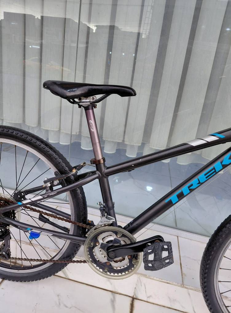 TREK - PRO CALIBER 🇺🇸
حجم 24 
فول المنيوم  SILVER ALPHA
كل التجهيزات من BONTRAGER
نظام تعليق امامي 
سيت شيمانو 3 × 7 سرعات 
كل الاجزاء بلادية 💪
   ✈يوجد توصيل لجميع المحافضات ✈
كركوك مدخل سايدين حي الاسرى والمفقودين 
معرض ابو شيفان ( *********** )
