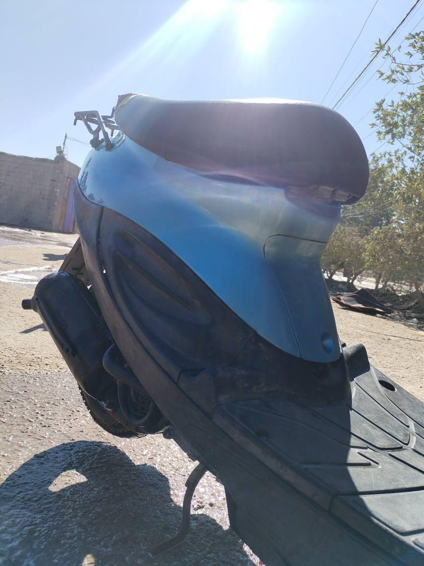 السلام عليكم
بيجي مفتوحه مجفتهه قبل ١٠ ايام بيهه صوت كرنك نكره سلف كهربائيات شغاله تواير جدد كفرات تايون كابريته تجاريه دراجه فقط صوت كرنك باقي كله شغال شاصيه حلو كلش ونضافتهه كلش نضيفه السعر  ٣٠٠ مع المجال مجالهه ٢٥٠ الشراي يتصل *********** اذا مو شراي لاتعبني وتنطي وعد وجذب
