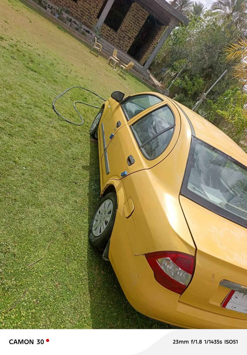 سياره طيبه 2015 مكفوله من الضربه بيها بس طخه بل چاملغ الامامي الايمن  گير محرك خير من الله  حداديه جديده السياره عليها ادامه كامله من كلشي گبل للشارع رقمها بغداد وراعيها ابغداد.يريد مداور مكانها كربلاء طويريج 37 و بيها مجال حك الجيه   ***********
