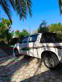 سيارة هايلوكس فلاونزه مكفوله كفاله عامه من كلشي تايرات جدد حداديه جديد...