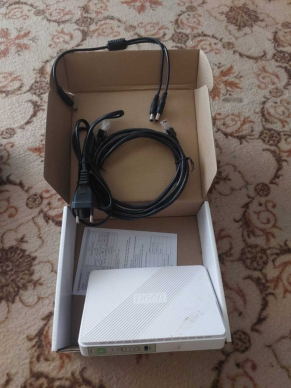 السلام عليكم
نانو برج اخو الجديد 
راوتر + جهاز USB شحن +كيبل نانو 20 متر
ما مستخدمات هواي نظيفات جداً ...السعر 115 
العنوان كربلاء 
واتس آب أو اتصال 
***********
