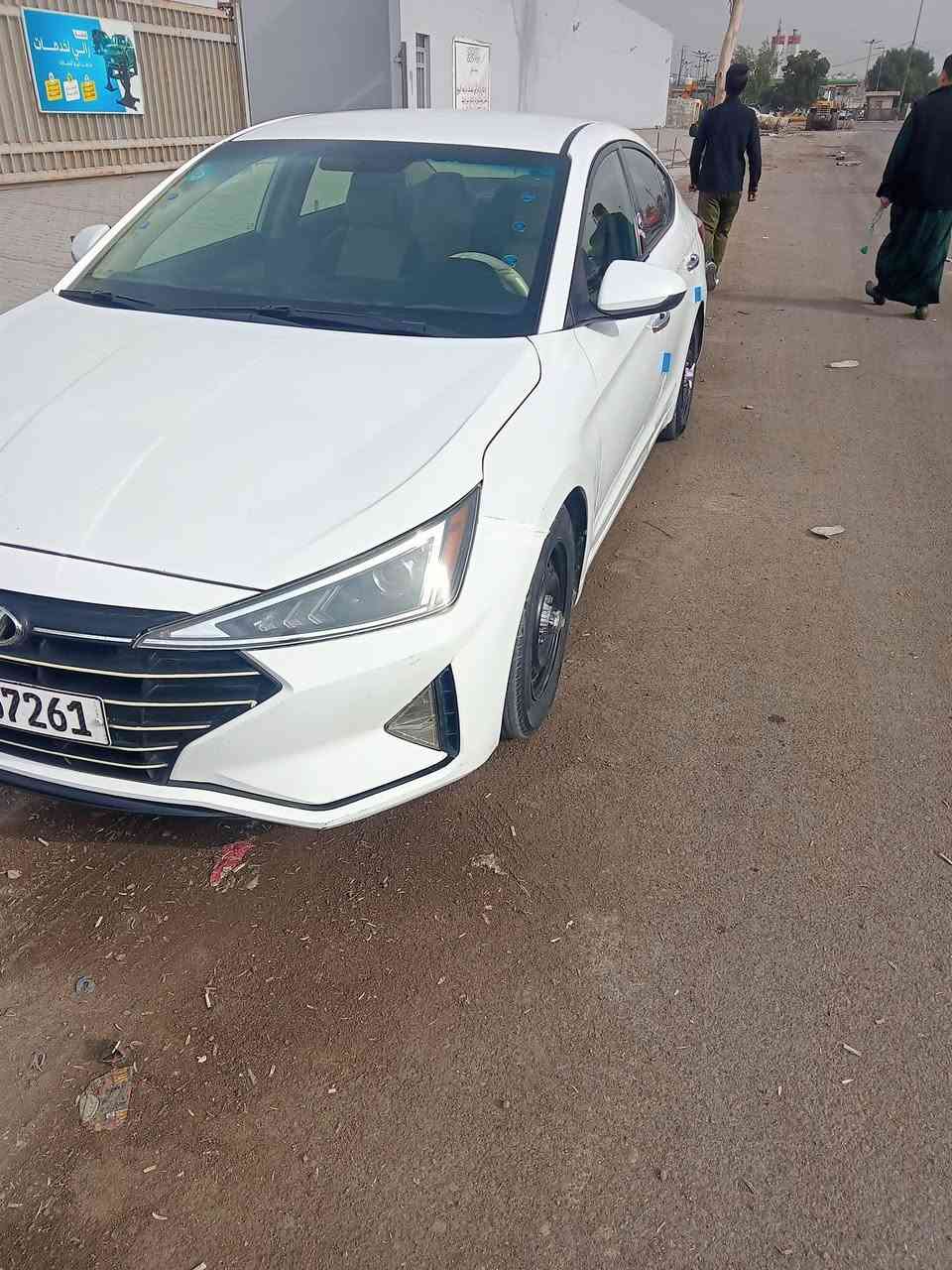 للبيع الانترا موديل 19 سياره جاهزه بيه 3قطع صبغ عنوان البياع سعر 125  رقم ***********
