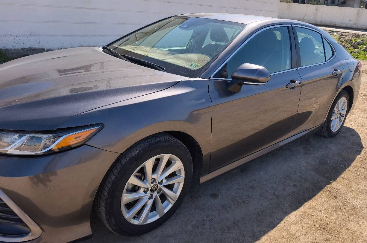 السلام عليكم 
كامري 2023 LE ماشيه 37 الف حقيقي ضرر السيارة ربع البونيد ورأس الجامرلغ السائق صبغ بدون دواخل سيارة حلوه وجاهزة 
*********** كركوك, العراق
