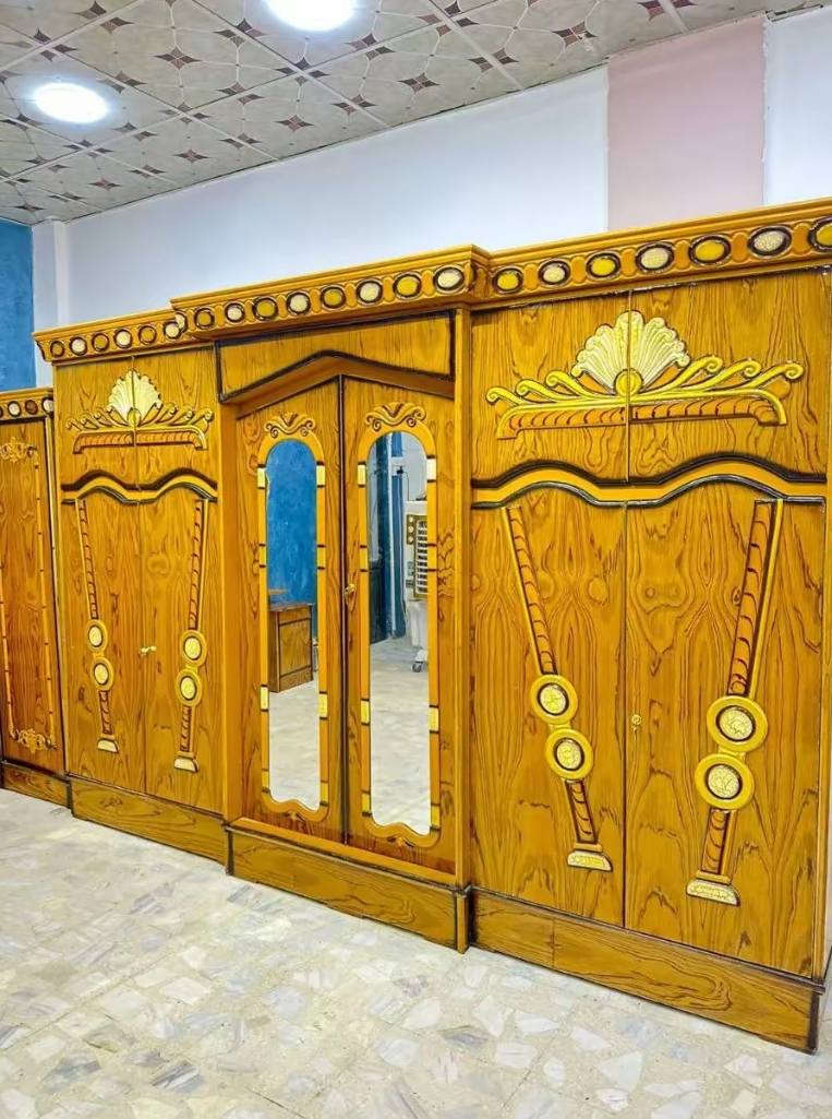 غرفه نوم مستخدمه للبيع مستعجل على بيعته لغرض سفر بسعر مناسب جدا جدا مامتواجد علفيس اتواصل على رقم فقط الهاتف *********** استاذ مصطفى نزار
