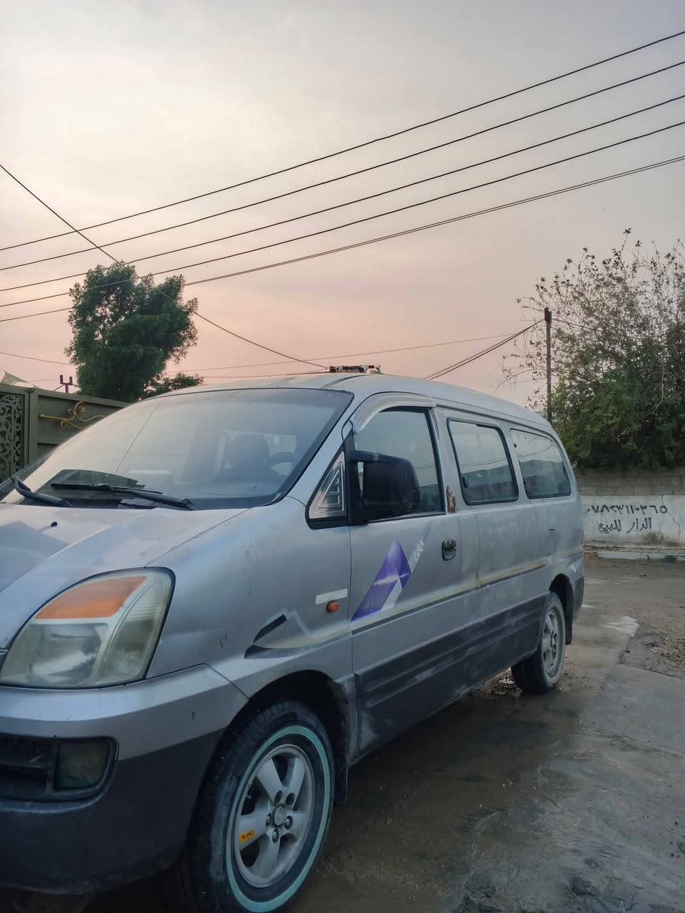 للبيع ستاركس  بالسنوية 2004 بس هية 2007
بأسمي رقم الماني مشروع وطني تحويل ثاني يوم

السيارة بلاديه ما مصبوغه شواصي منگدات وعمرتهن بليت مال سكانيا باجات شغل مضبوط

بيها طخات موضحه بالصور

گير ومحرك جدد 

سوبر جديد

تخم تايرات كلهن جدد

باتري جديد

كهربائيات كله شغال

سنتر لوك شغال 

السيارة 11 راكب

السيارة حلوة ومال خبزه بيها خط مشتل عبيدي بس يتفعل 

مكان السيارة بغداد جسر ديالى قرب مجمع بسمايا السكني 
السعر رايدها ب 65 وبيها مجال بسيط 

*********** أثير 
***********أسيا +واتس اب
