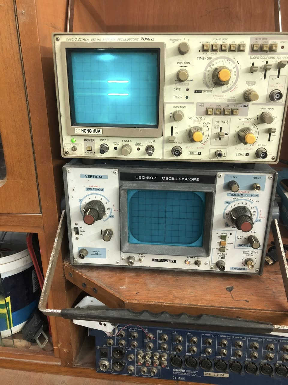 اجهزة راسم اشارة اوسلسكوب قديم ١٩٨٤ عدد ٣ للبيع العنوان بغداد للاستفسار الاتصال بالرقم ***********
