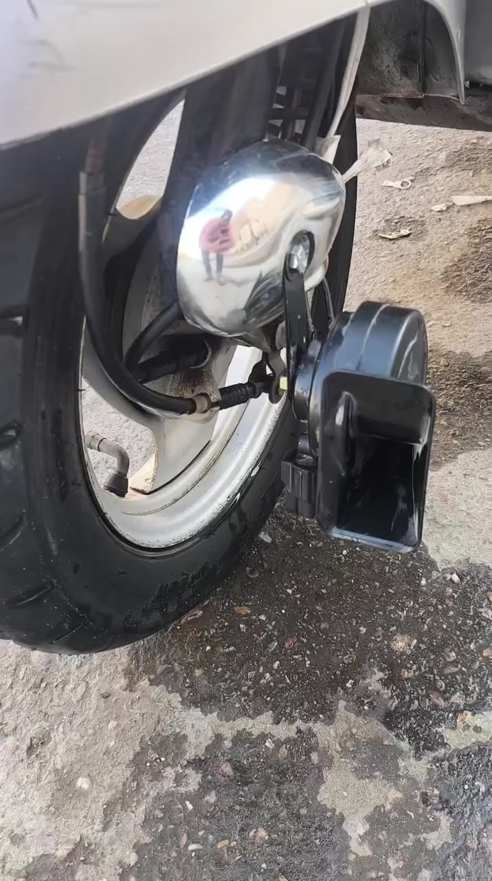 السلام عليكم دراجه عبد الحليم فحل كدامكم شوفو النظافة عوزها بس سلف تبديل كله شغال عالي ناصي اشاير العداد يشتغل لضوة مالته هوة.والكيج مال بانزين تاخذهة تصرف علية 20 الف بس سلف ب15 وطوافه مال بانزين ب5 سعرها 225 وبيها مجال للشراي عنوان بغداد حي القاهرة *********** بس واتساب واتصال موجود ماموجود  بل ماسنجر
