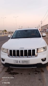للبيع جيب كراند شيروكي موديل 13 خليجي مكفولة رقم بغداد بااسمي ماشيه 15...