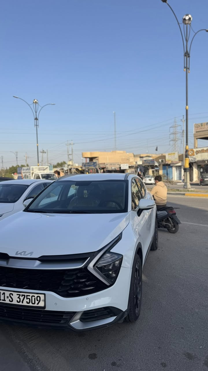 السلام عليكم 
كيا سبورتج ٢٠٢٣  خليجي ضمان دوليه
بيه بارد بسيط بين البيبان مسحوب كارت
ماشيه٧٣ الف كيلو حقيقي 
رقم بغداد انكليزي الجديد  بأسمي 
* داخل بيجي
* سعة المحرك 2.0L
* ويل كب ١٩
* تشغيل عن بعد
* حساسات أمامية + خلفية
* شحن واير ليس
* هاند بريك بصمه
 * بصمه عدد ٢
* مري شفط + اشارة
* منافذ شحن للمقاعد
* تبريد بيانو قطعتين (منفصل)
* كراسي كهرباء+تدفئه كشنات + تدفئه استيرن  
* لد ترحيب
* اوتو هولد
* شاشه كبيره
* نضام نزول منحدرات
* مانع انزلاق
* تحكمات ستيرن
 * كامره خلفيه دواره 
* ماسحه خلفيه
* بصمة دخول 
* حساس مطر
* السعر215 وبيها مجال بسيط حك الجيه 
* مكان السياره كربلاء حي النصر
للاتصال /***********
