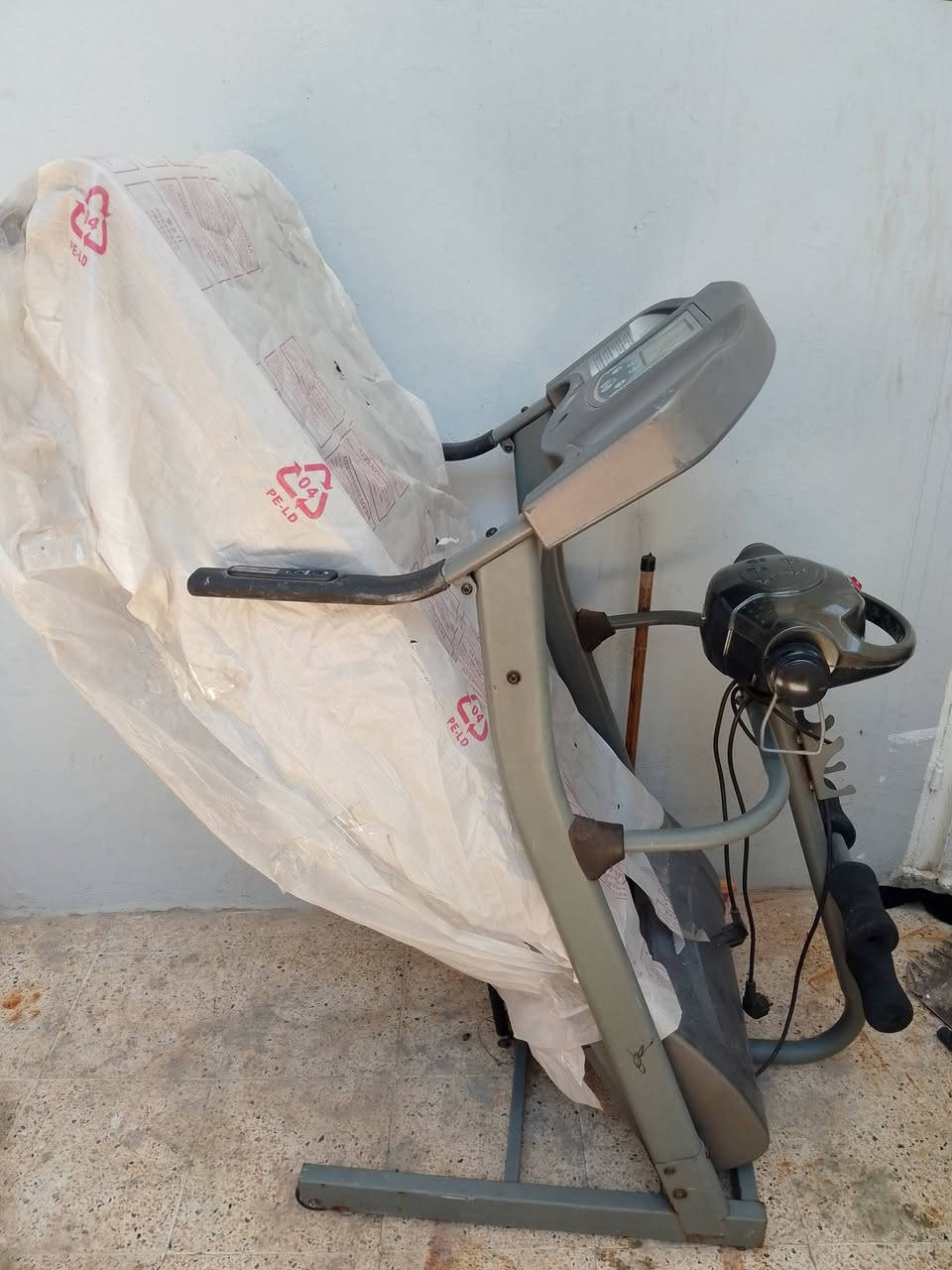 جهاز رياضي مستعمل بس نظيف .


**إذا كنت صاحب هذا الإعلان وتريد حذفه لأي سبب، رجاءا أرسل رسالة إلى الدعم الفني**