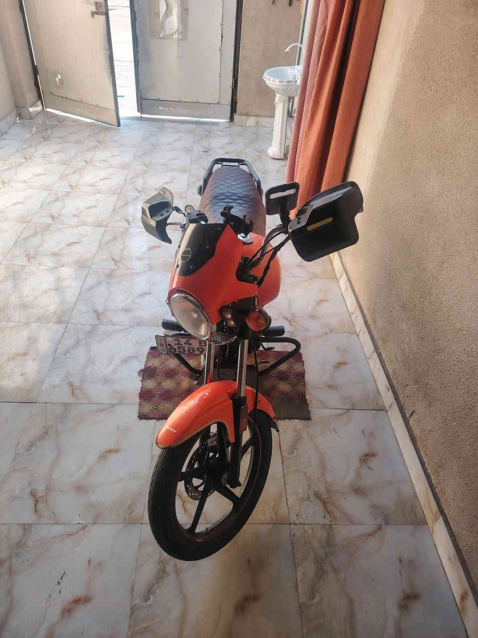 السلام عليكم للبيع دايوان نفخ مديل ٢٢ نهايتها  النوعيه القديمه المرغوبه A26  دراجه جاهزه من كلشي اي نقص مابيها رقم انكليزي بصره وسنويه بسمي مكفوله مكينه وشاصي وضربه وتبديل واصوليات كهربائيات كلها شغاله سعرها  2300 مكان الدراجه بصره القبله ***********
