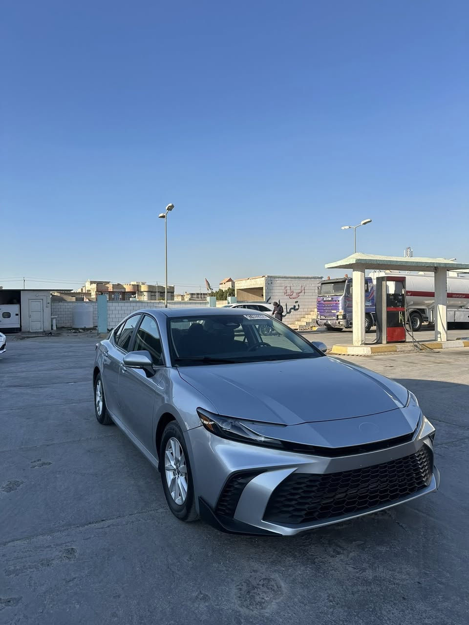 تويوتا كامري 
مديل 2025 وارد امريكي هايبرد حره بدون 
رقم تترقم جميع محافضات العراق  
(رقم مجاني على الدوله )
ضرر السياره بنيد صبغ فقط 
مواصفات فول عدا الفتحه  شاشه اللكتروني رادارات كامره دواره موصفات معروفه بيها السياره لون سلفري ماشيه 9 الف mi
سياره جاهزه من كلشي مكينه كير بطاريات كله جديد بوضع الشركه .
مكينه 2500cc تستقبل عادي محسن .
عنوان السياره  البصرة المعقل .
208$ وبيها مجال  .
رقم تلفون ***********
