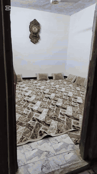 سلام عليكم المساحه 100 خلف الملعب شارع ابو تحسين رقم تسعه سعر خاص ***********
