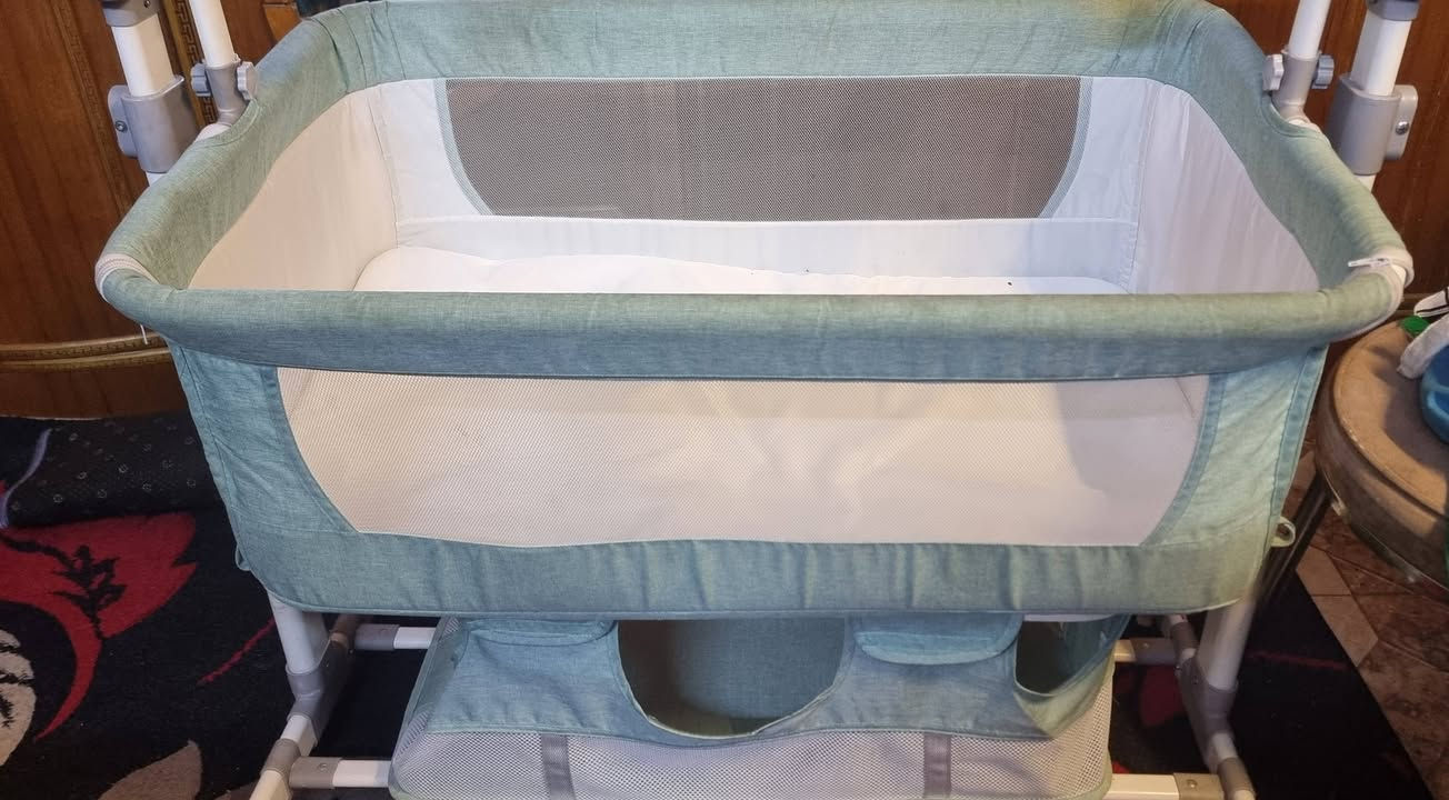 سرير كريكوت ثابت وهزاز كهربائي بس الهزاز ميشتغل موضح بمقطع فديو بالمنشور
 ملاطات ماركة ماني من امزون عدد2 كهرباء ويشتغلن على باتريات شحن بس وحده مستخدمه مره فقط.والثانيه بالجيس....  وكرسي... مكانهم البياع الشرطه الخامسه...


**إذا كنت صاحب هذا الإعلان وتريد حذفه لأي سبب، رجاءا أرسل رسالة إلى الدعم الفني**