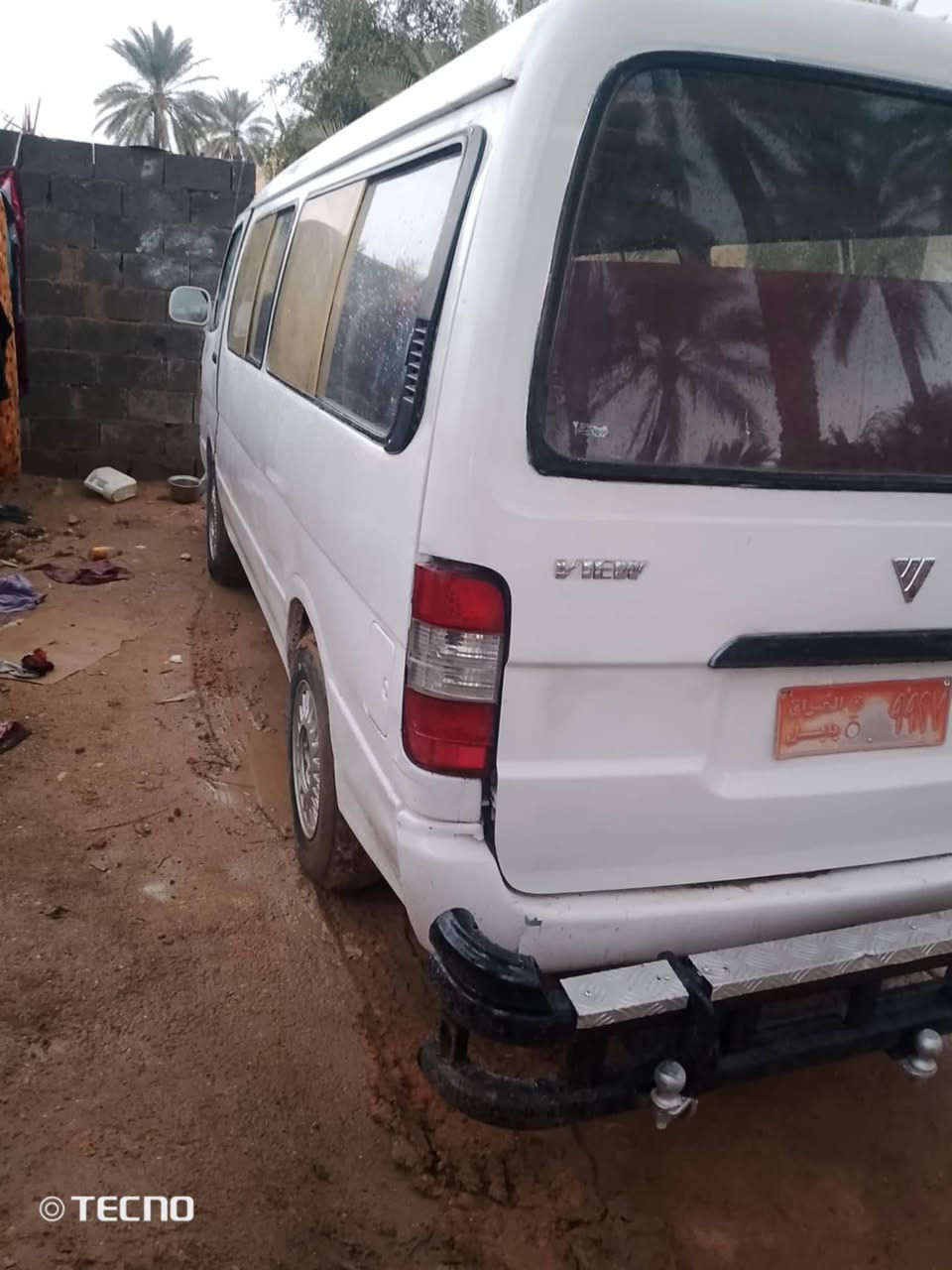 سلام عليكم سياره فوتون موديل 2009 مكينه وكير واكسن مكفولات تخم تأير كهربائيات كله  شغاله مدوشمه سياره مصبوغه عام بس بدون ضربه شرط تحويل / مكان كربلاء الحسينيه السعر 40 وبيه مجال شراي بيه خير ويدلل رقم هاتف ***********
