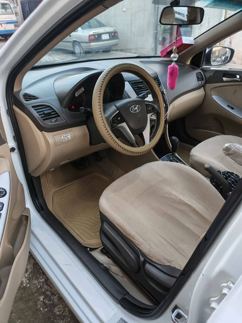 سياره اكسنت خليجي موديل 2013 كلين سنويه وهزه جديده باسمي سعر 112ورقه وبيها مجال بسيط تبريد تدفئه شغال شرط التحويل شراي اتصل ع هذا الرقم *********** كركوك, العراق
