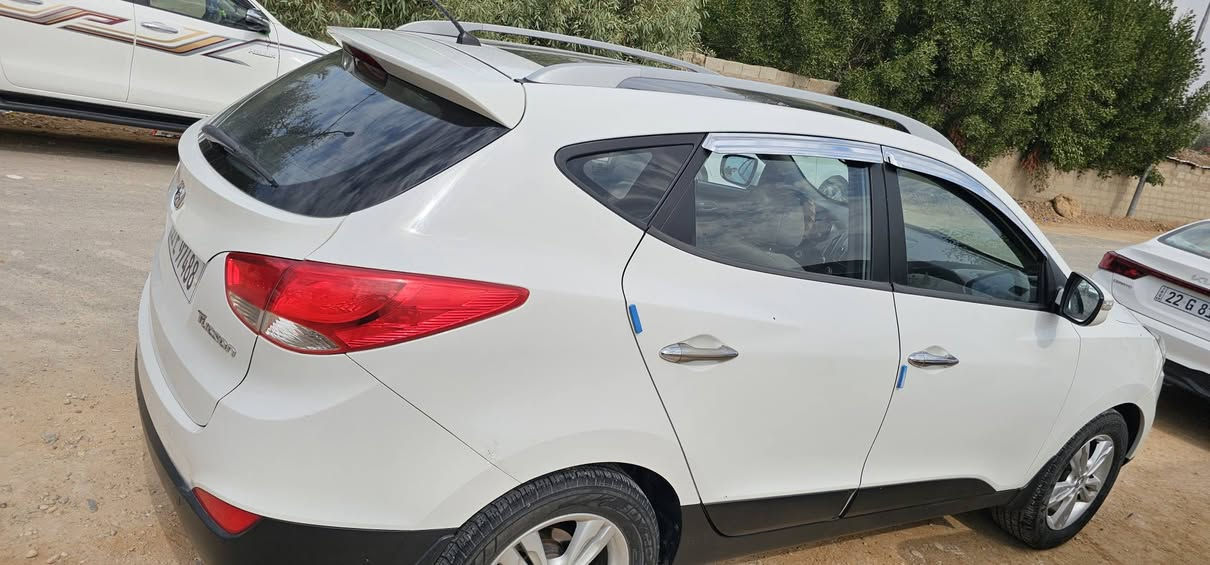 توسان خليجي فول مواصفات
موديل 2013 
ماشيه 130 
رقم بغداد بأسمي 
سياره بالجيس وضع شركه لا بارد ولا شخط 
فقط هذا بخشم البنيد بسيط مؤشر بالصور 
السعر 139
***********
