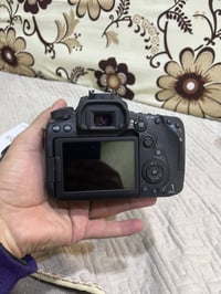 كاميرا كانون 90D • مع الكرتون