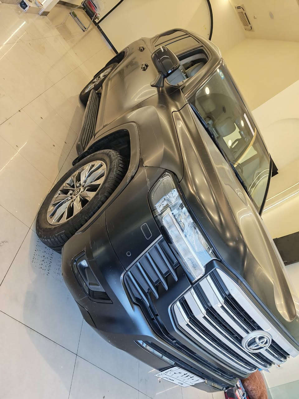 السلام عليكم حياكم الله لاندكروزر 2022 GXR محرك 4000الاف 6سلندر تنفس طبيعي بدون تيربو  ساز تطبيق ام ٣ شاشات  
مغلفه بلاك مات اسود طافي 
ماشيه 107 الف كيلو متر 
مكفوله  من ضربه بجم وخلف  كلشي مابيه  عده الي بل فيديو موضح وكلهن صايره بل بي بي اف
السعر 60الف دولار 6شدات وبيه مجال جدا جدا بسيط حك الجيه اخوان مااقفل سعر على  تليفون. 
مكان بغداد شارع فلسطين للاستفسار ***********
