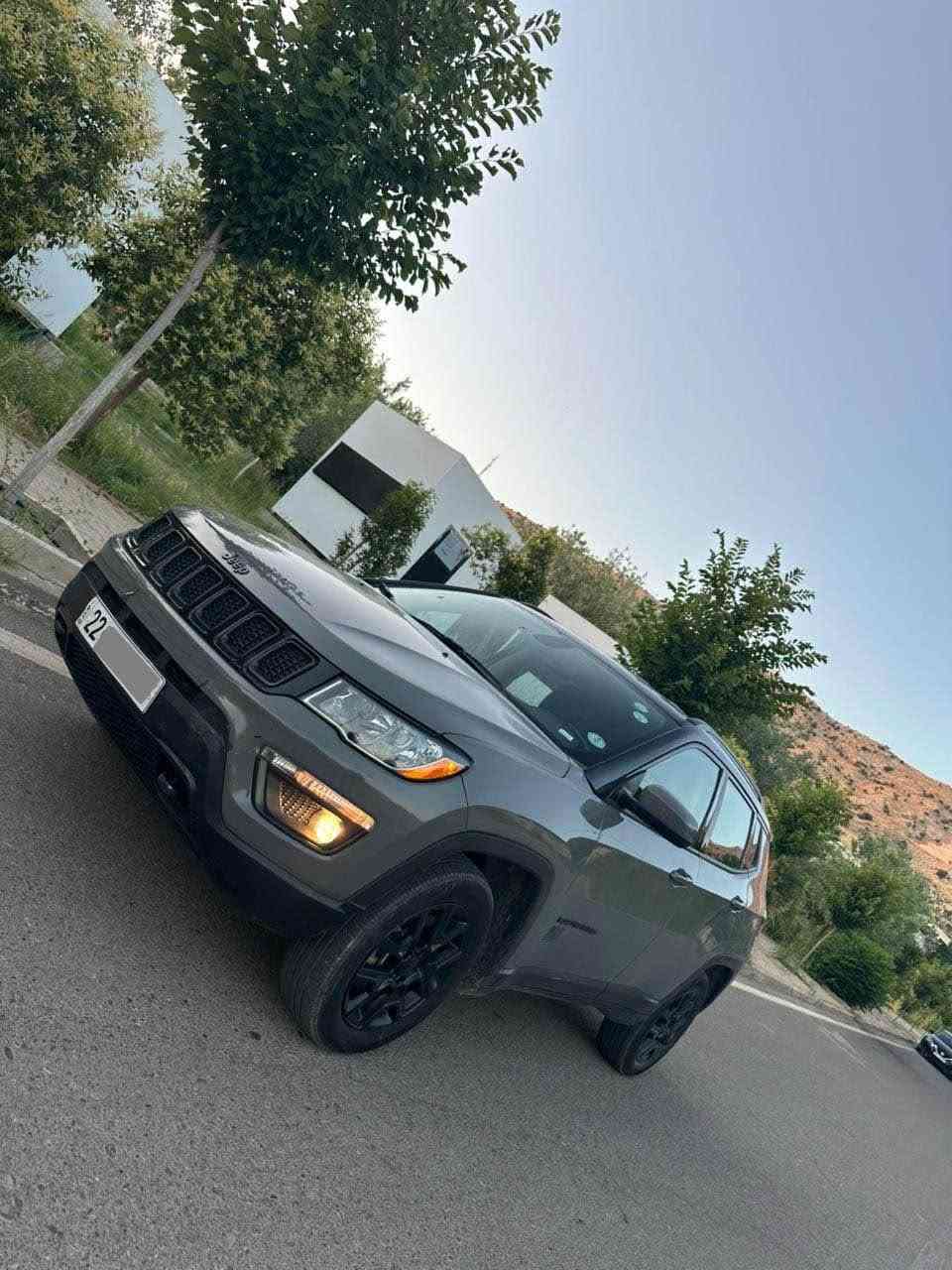السلام علیکم
 
 jeep compass جێب کۆمپاس 2021
 trailhawk مواصەفات
دەبڵ ئەکسل و دەبڵ گێڕە 
ئەوتۆ ستارت ستۆپ مۆد
تراکشن مۆد 
چوار مۆدی لێخوڕینی هەیە
(auto , snow , sand , mud)
دوو پارچەی بۆیاغە چامرغی سەکن و بستەک دەرگا
زۆر توند و تۆڵە و یەک دینار مەسرەفی نییە بەناوی خۆمە و خۆم ڕەقەمم کردووە یەک دەسته 
انشاللە دەبێتە قسمەتی ئەوەی حەزی لێیەتی نرخی 142 وەڕەقە و معامەلە
*********** كويسينجاك, أربيل
