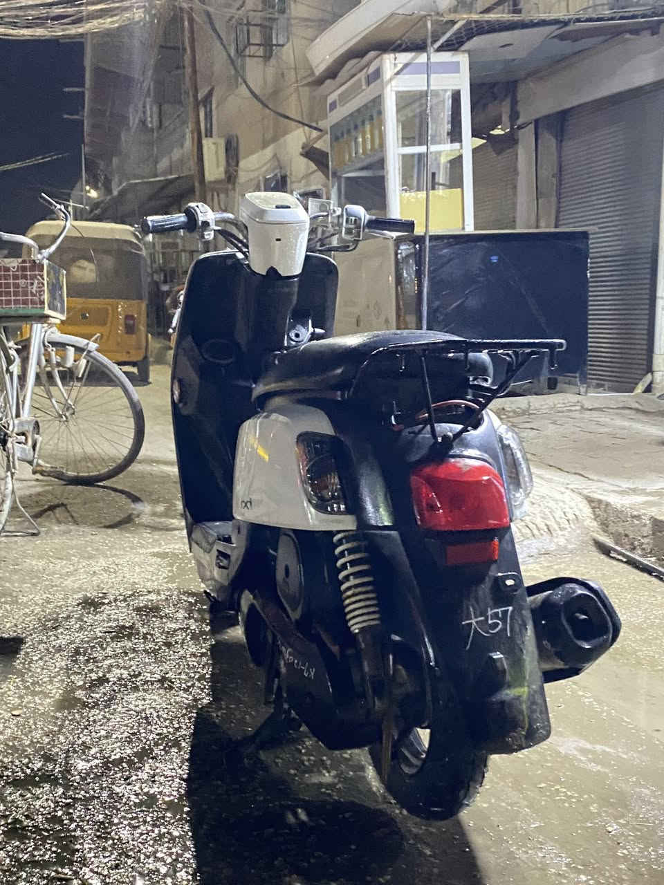 سلام عليكم بوليس نوزل مسطره موُديل 2012 دراجه انطيك كفاله بل مكينه عل فحص السعر مليون و50 وبيه مجال بسيط للاستفسار 
 ***********
***********
