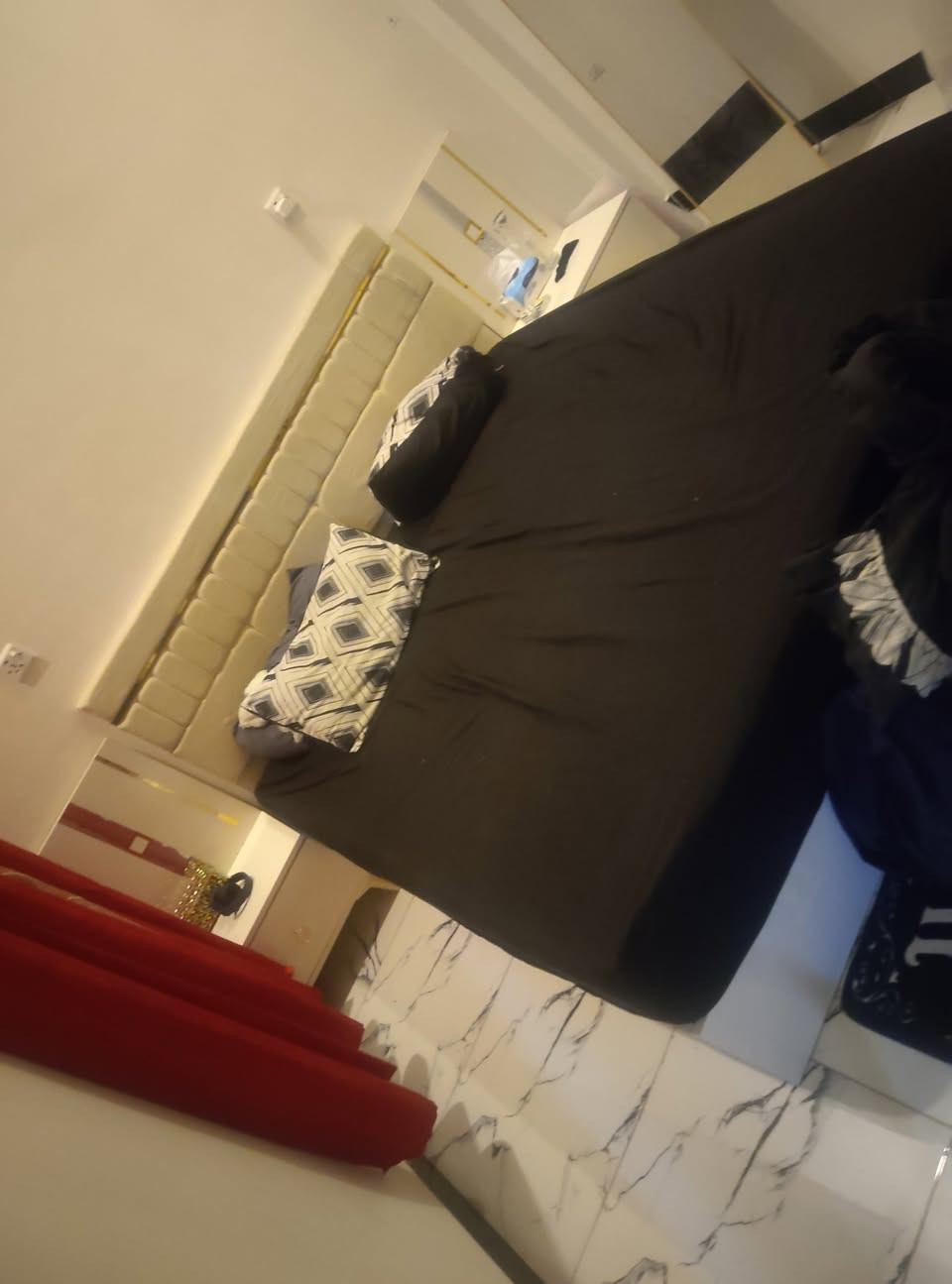 غرفة نوم تركيه 5 قطع مستعمله اخت الجديده نضيفه كلش للتواصل خاص او واتساب (***********
