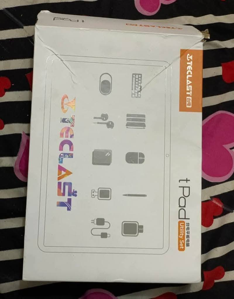 السلام عليكم ايباد نفس ماموضح في الصورة أخو الجديد الذاكرة 128 وملحقاته كامله السعر 100 متواجد على الفيس***********
