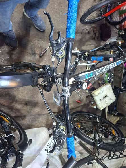 دراجه حجم 26
براند DBS  استراد من Norway 🇳🇴 
7في3گير 
سيستم كامل شيمانو acera 
نظافات 95بل 💯 
نظام بي ديسكات 
دبل قفل فتح 
لون حلو 
كامل المنيوم 
قياس فريم xl کبير 
عنواني اربيل سوق باسكيلات مقابل گراج سلام 
متوفر توصيل كافه لكل محافظات عيراق 
وتساب موجود *********** ☎️
بنسبة سعر 👇👇👇👇👇👇👇مهيمه 
                         185 الف فقط 
دراجه زيرووووو  ماشاءالله
