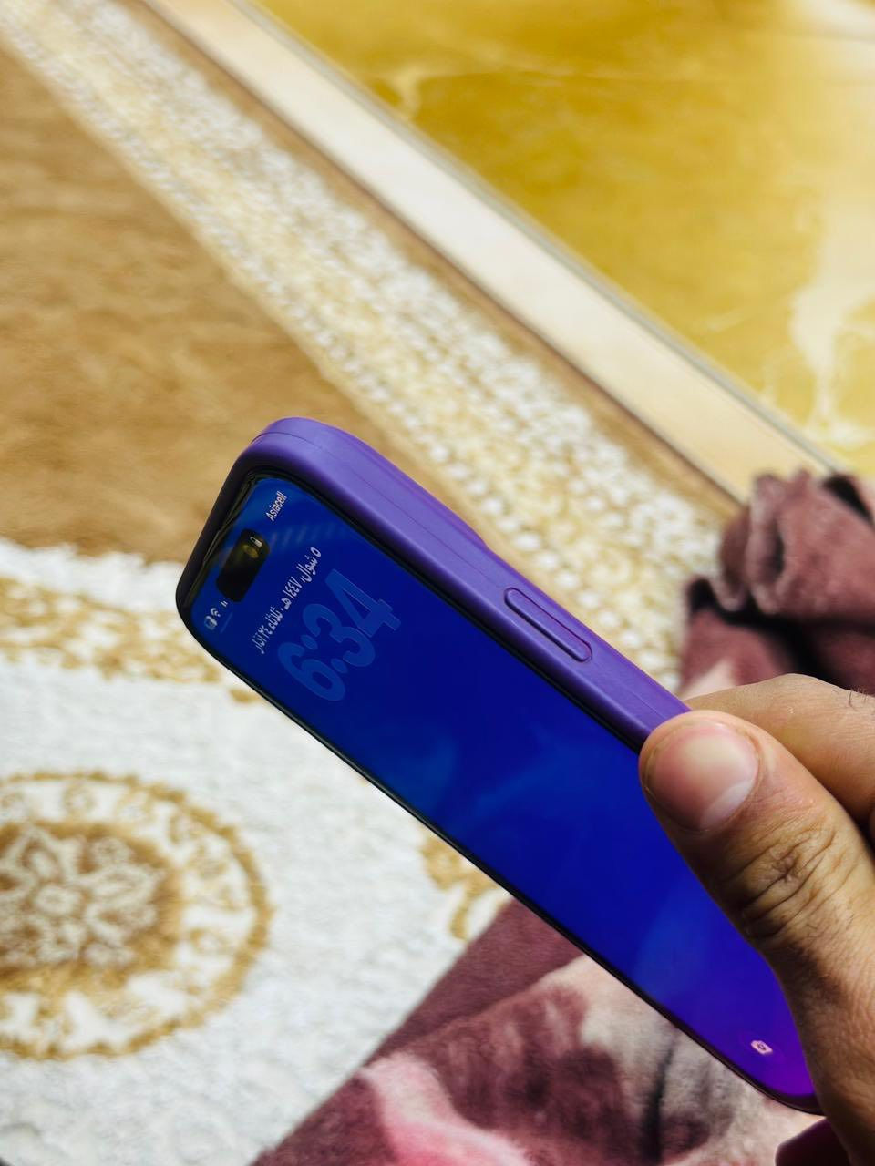 سلام عليكم آيفون 14 برو ماكس لون بنفسجي مبدل شاشه اني شاده بيدي مال جهاز قافل آيكلود وخليته اله جهاز لمسه حلو كلش زين طبيعي ومكسور  الضهر ماله فقط مستعجل علا بيعته 700 وبي مجال قليل *********** نتصال
