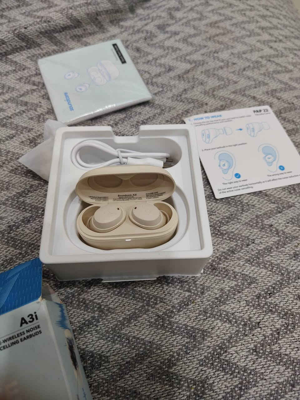 سماعات Soundcore Life A3i اللاسلكية من شركة Anker، وتتميز بتقنية إلغاء الضوضاء النشط.توفر السماعة وقت تشغيل يصل إلى 40 ساعة مع علبة الشحن وتستخدم الذكاء الاصطناعي لتحسين جودة المكالمات ***********
