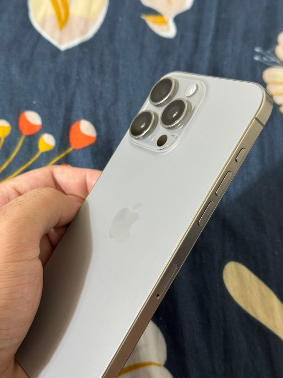 للبيع ايفون PRO MAX 15 عربي شرق اوسط مكفول وتر بروف بطاريه 89% بلاد جهاز نضيف كلش ووين ميعجبك تفحص السعر 1,080,000 ويرهم مراوس 13 او 14 شرق اوسط مكاني حله شارع 60 / ***********

