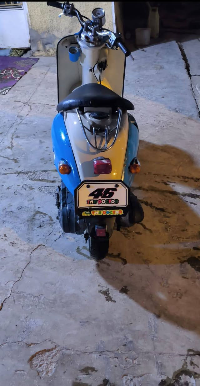 السلام عليكم
عبد الحليم لبيع 
دراجه ما صارلها هواي نازله رمبه 
كهربائيات شغاله بريك امامي خلفي شغال
نكره صلف هندر شغال اي وقت
مكينه حلوه 
سعر 325 بيها مجال لطيبين 
***********
وتساب ***********
خاص موجود
