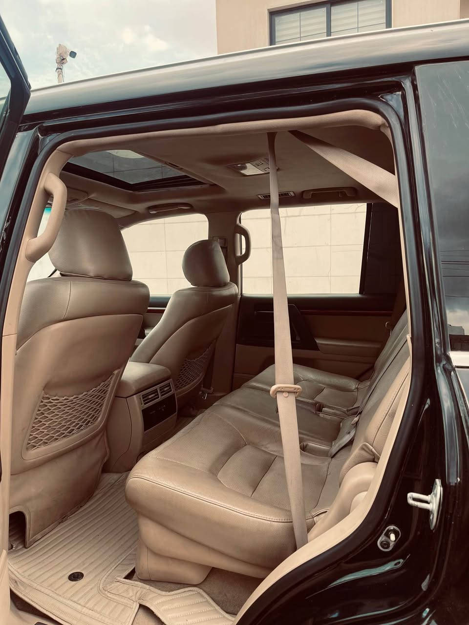 سەیارە مۆدیل ٢٠١٣ فول فول مواسەفاتە رەقەم و سەنەوی نوێیە بەناوی خۆمە ٢١٦هەزار رۆیشتیە سبوخ حامە و جەمپی پێشی هەیە گێر و مەکینە بەشەرتە مەکینەم تەنیا لۆ کاسکێت کردیتەوە  داوای ٢٧٥ لێ دەکەم رەقەم تەلەفۆن (***********) أربيل, العراق
