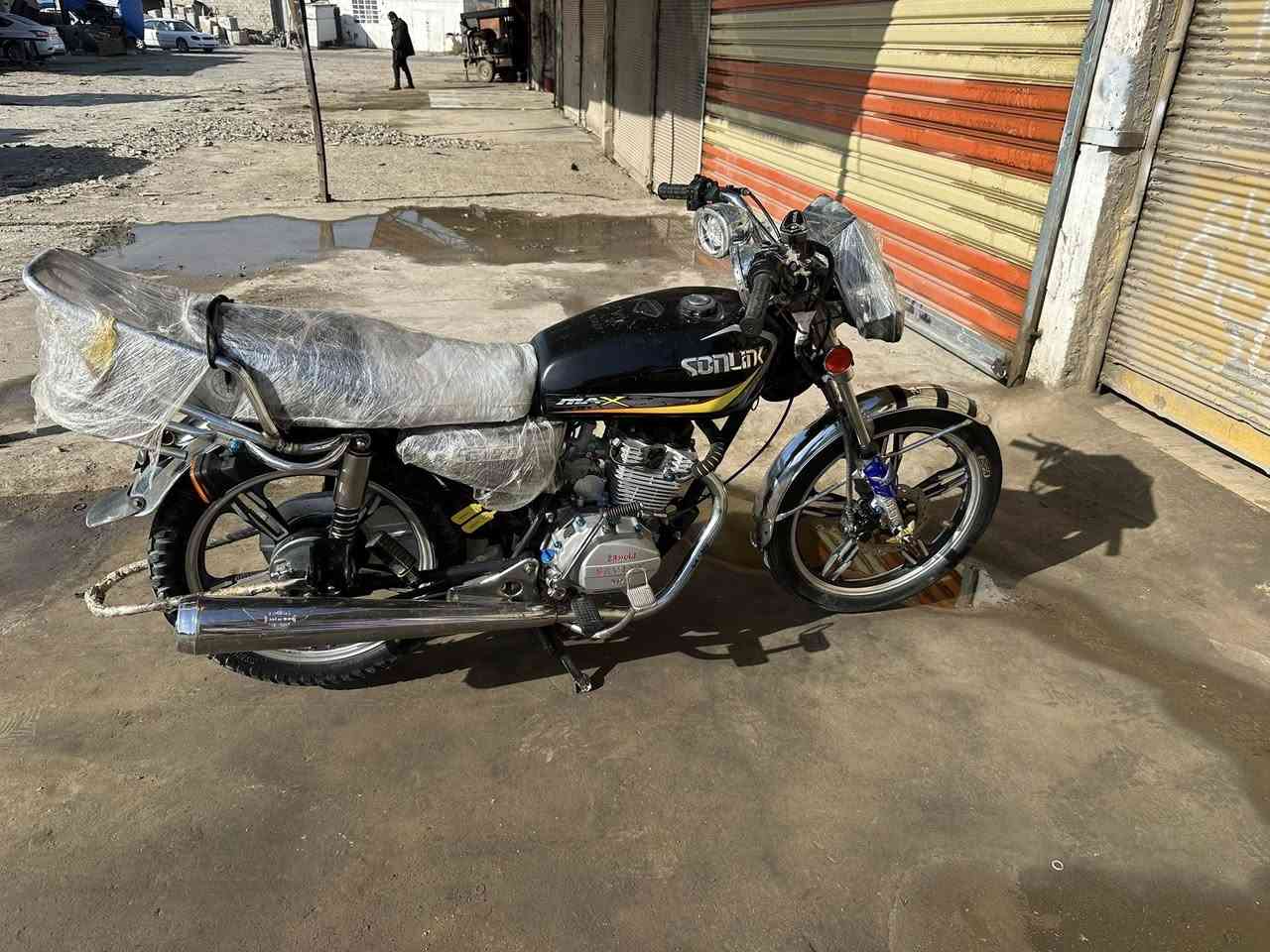 السلام عليكم سيفان موديل 21دراجه ببلاديه محرك بلادي تايرات جدد ويل كب دراجه مابيها اي نقص ورقه كارتونيه تشغل سلف وتطلع مكاني بعقوبه رايده 525وبيها مجال رقمي***********
