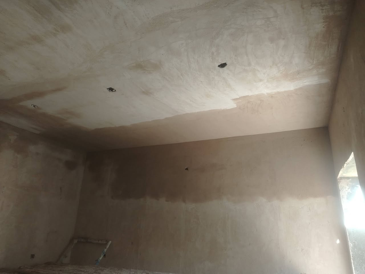 السلام عليكم عملي بياض جص وبورك المتر ب 6الاف هاتف ***********
