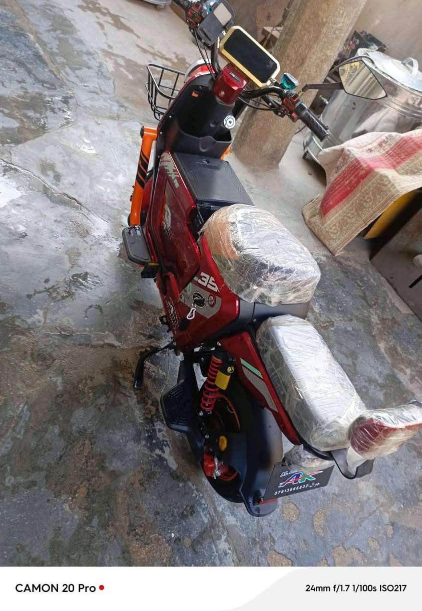 سلام عليكم
دراجه شحن للبيع بطارات بعدهنم بالكارتون 

للاستفسار واتساب او خط ***********
