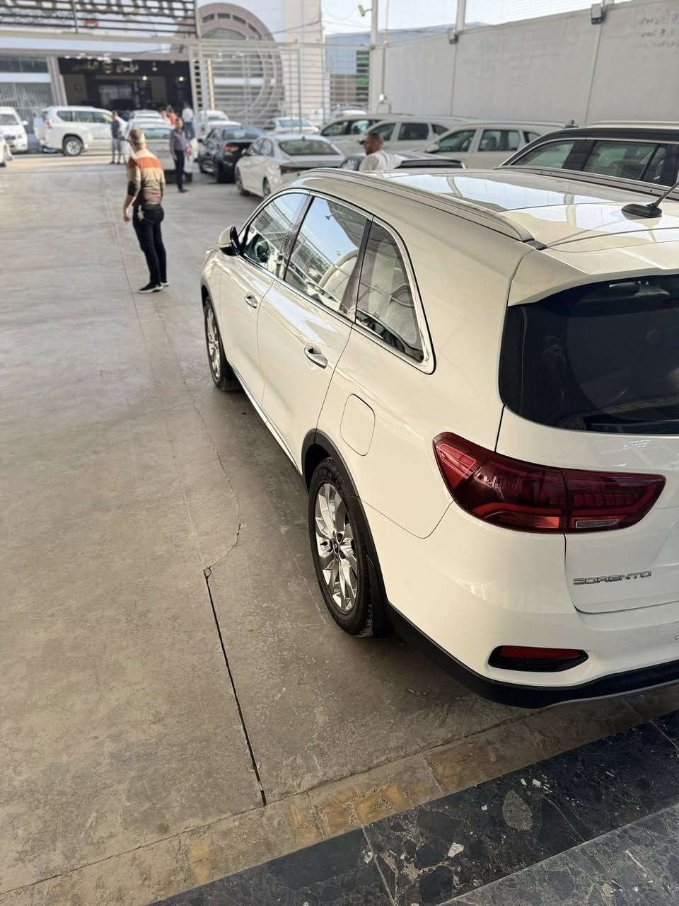 SORANTO 2020
السلام عليكم 
سورنتو 2020 فول مواصفات بانوراما و جلد و بصمة ومعروفه باقي المواصفات
كفالة عامه مكينة وگير و تبريد ما عدا بارد صغير كلش بالجاملغ الخلفي الايمن 
ماشية: 100 الف قابل للزياده
للأستفسار اكثر  : ***********
