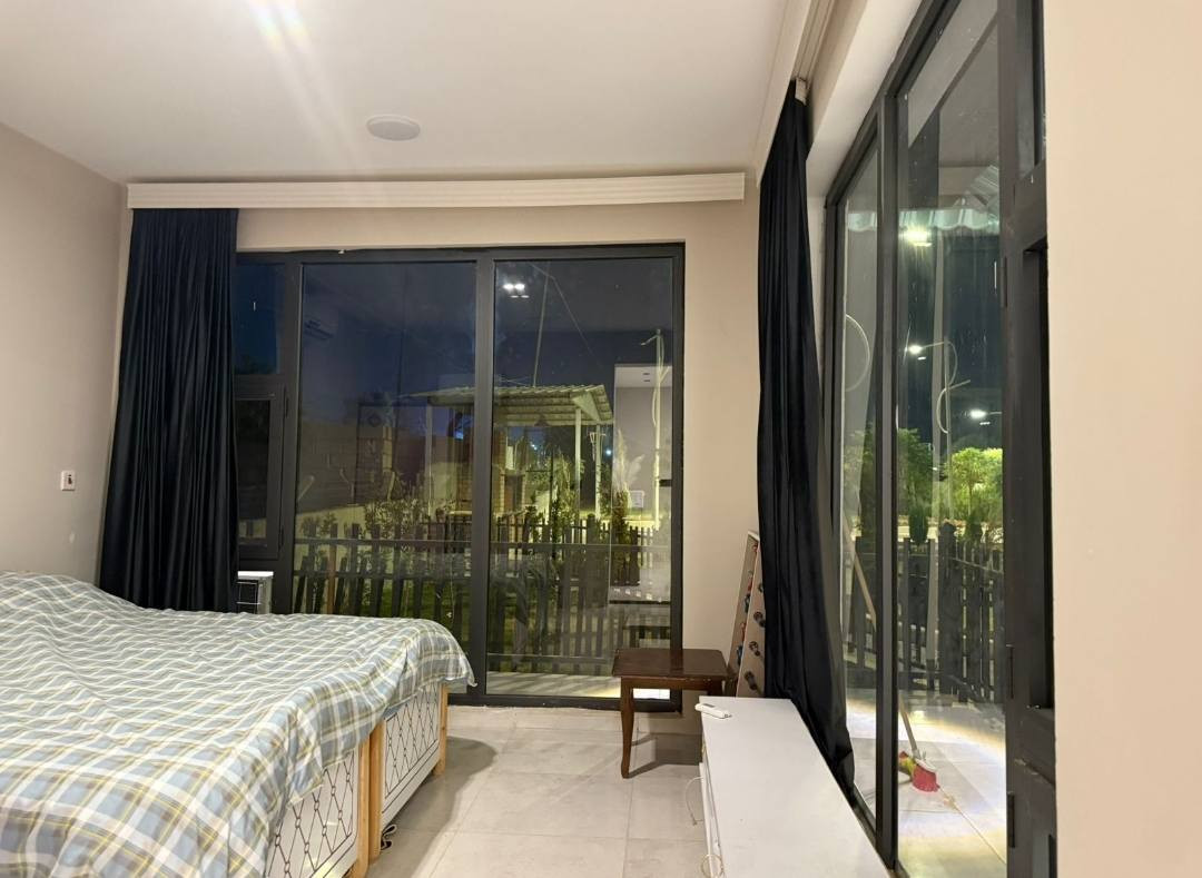 عقارات LUXLOOK 🌿
مزرعة فاخر للإيجار يتميز بالهدوء والفخامة، مع حديقة واسعة وتصميم عصري أنيق.
يحتوي على مسبح خاص وإطلالة جميلة على المساحات الخضراء، مناسب للعائلات الباحثة عن الراحة والخصوصية.
موقع مميز وقريب من جميع الخدمات.
للتواصل: LOXLOOK ***********
