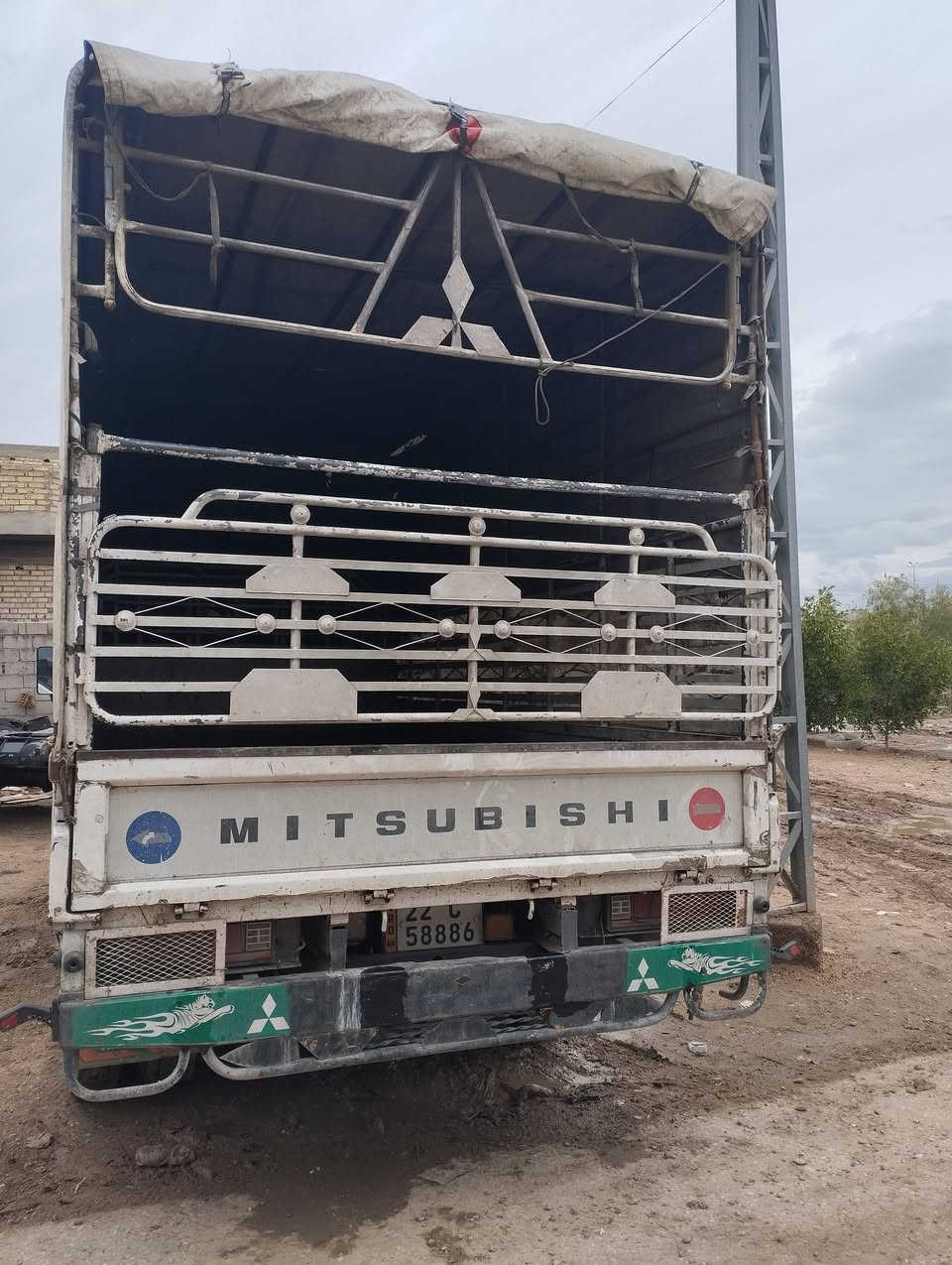 السلام عليكم
كنتر للبيع موديل 2011،كير محرك اكسن خير من الله ،تخم تاير جديد ،باتريات جدد ،فلنجات و بريك كل جديد ،حدادية جديدة ،تانكي گاز 200 ل ،تاير 17,5 ، بدي جديد ، تبريد تدفئة ،سيارة جاهزة من كلشي ، شرط التحويل .
المكان : بابل الحصوة 
السعر 185 وبيها مجال 
الهاتف /***********
