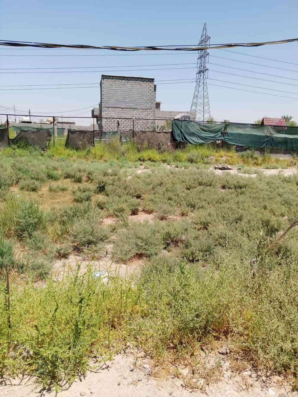 يا الله يتوفر قطعه أرض سكنيه كافة الخدمات 
المساحة 225 متر المراسمه خلف المشروع 
*********** هاتف
