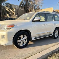 ورحمة الله للبيع لاندكروزر 2015 سيارة بحاله الوكالة ماشيه 75الف حقيقي ...