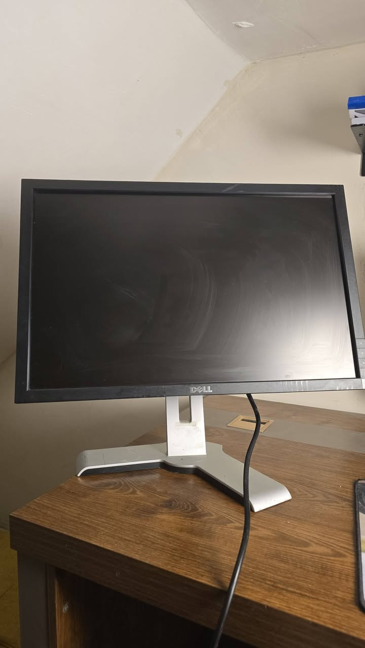 شاشة حاسبة ماركة ديل قلابة حجم 20
السعر 100 الف

للتواصل *********** وتساب
