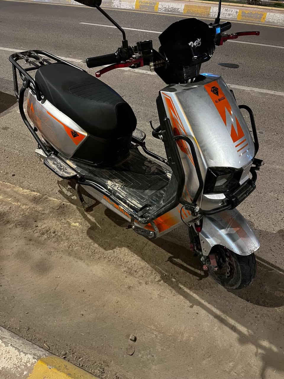 سلام عليكم ماطور سكنس موديل 2025 جديد الكشر شويه تعبان البطاريات جديدات ومحافظ عليهم 
العنوان: الانبار الفلوجه
الرقم: ***********
