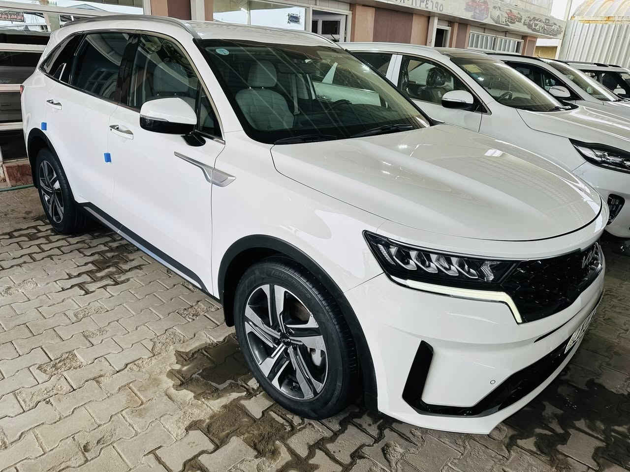 سلام عليكم 
سورنتو ٢٣
سعر ٢٨٨
ماشيه٥٨
بيها بارد بقبق جنطه+هي رصعه بل باب موضحه بل صور 
بسمي 
***********
٦سلندر
